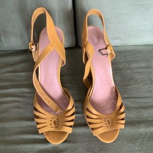 Aldo yellow leather chunky heels
